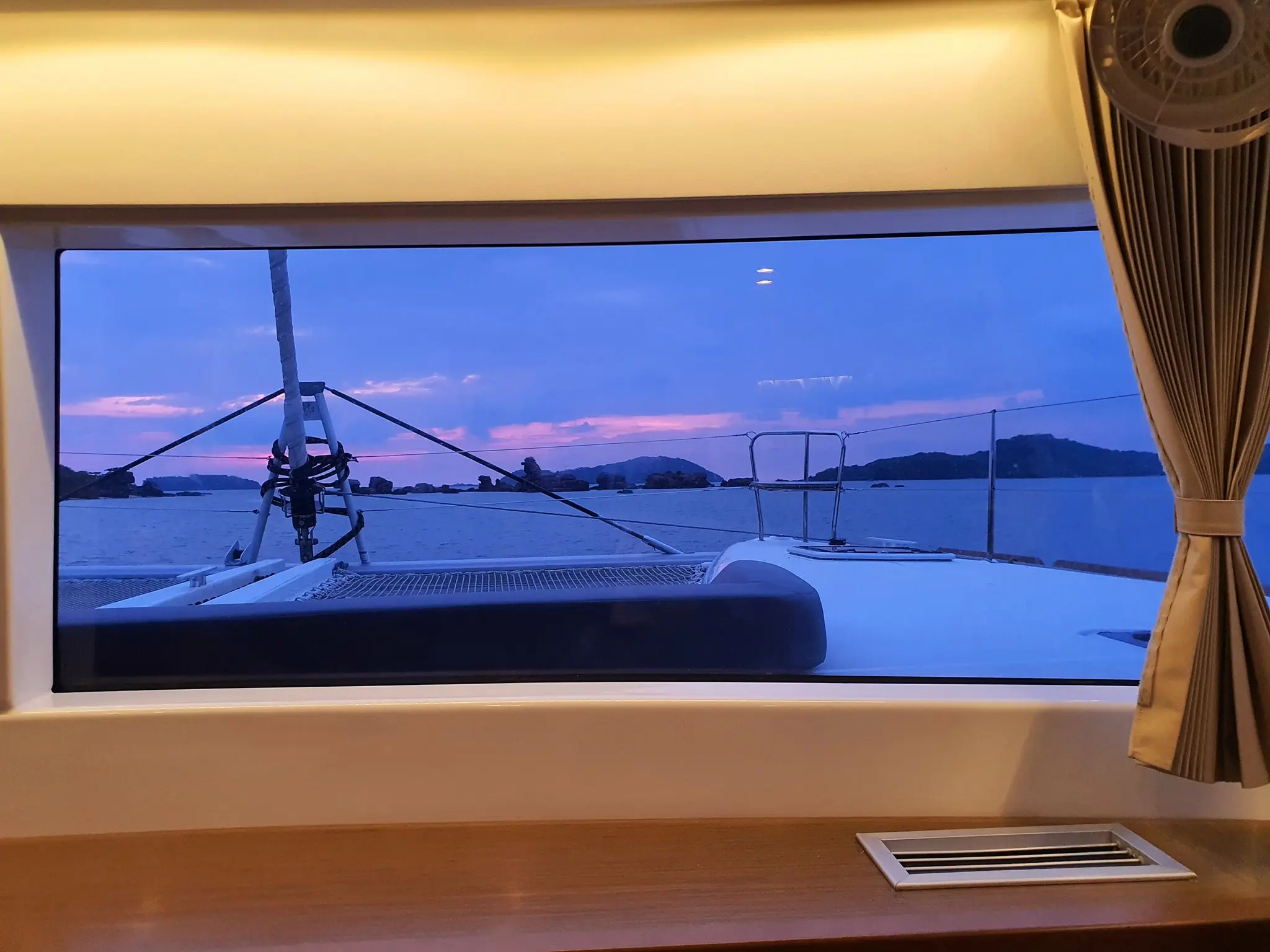 Catamaran Sarita - Đẳng cấp du thuyền 5 sao trên đảo Ngọc 10