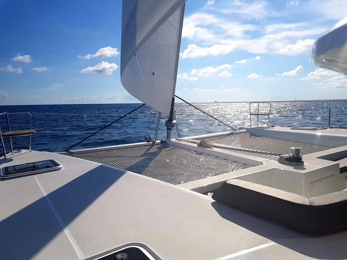 Catamaran Sarita - Đẳng cấp du thuyền 5 sao trên đảo Ngọc 5