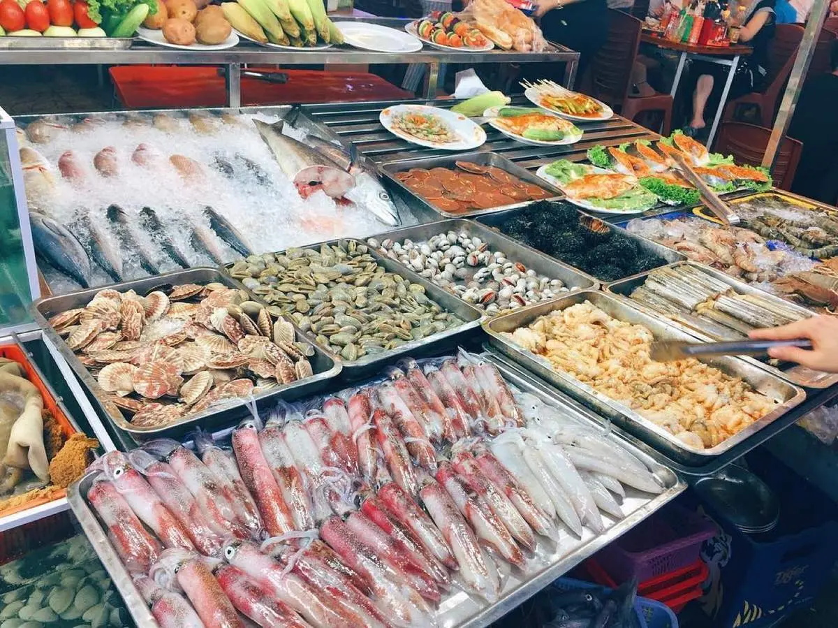 Chợ đ&ecirc;m Ph&uacute; Quốc (chợ đ&ecirc;m Bạch Đằng) &ndash; Thế giới ẩm thực nhộn nhịp khi đ&ecirc;m về 5