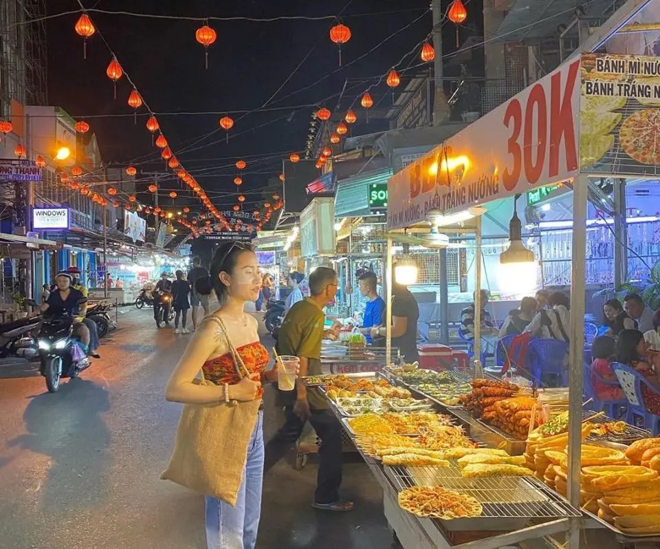 Chợ đ&ecirc;m Ph&uacute; Quốc (chợ đ&ecirc;m Bạch Đằng) &ndash; Thế giới ẩm thực nhộn nhịp khi đ&ecirc;m về 15