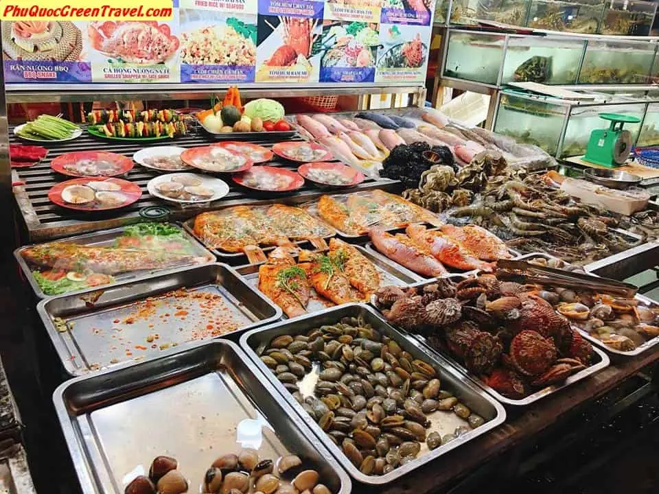 Chợ đ&ecirc;m Ph&uacute; Quốc (chợ đ&ecirc;m Bạch Đằng) &ndash; Thế giới ẩm thực nhộn nhịp khi đ&ecirc;m về 9