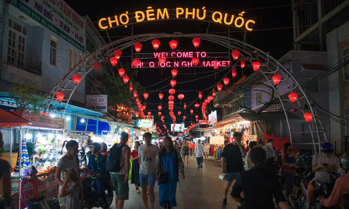 Chợ đ&ecirc;m Ph&uacute; Quốc (chợ đ&ecirc;m Bạch Đằng) &ndash; Thế giới ẩm thực nhộn nhịp khi đ&ecirc;m về 2