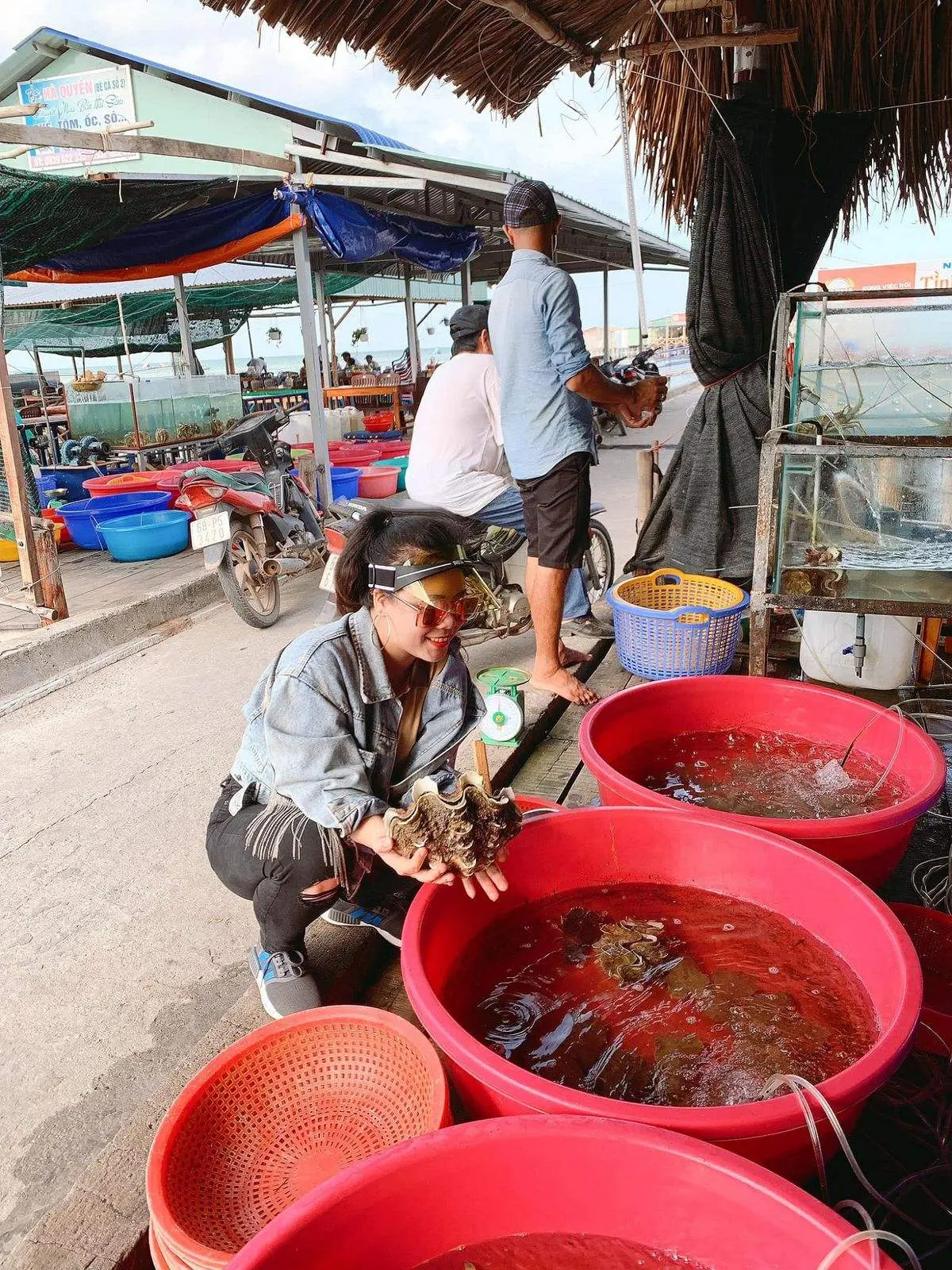 Chợ H&agrave;m Ninh Ph&uacute; Quốc &ndash; Ng&ocirc;i chợ cổ nằm giữa l&agrave;ng ch&agrave;i H&agrave;m Ninh 5