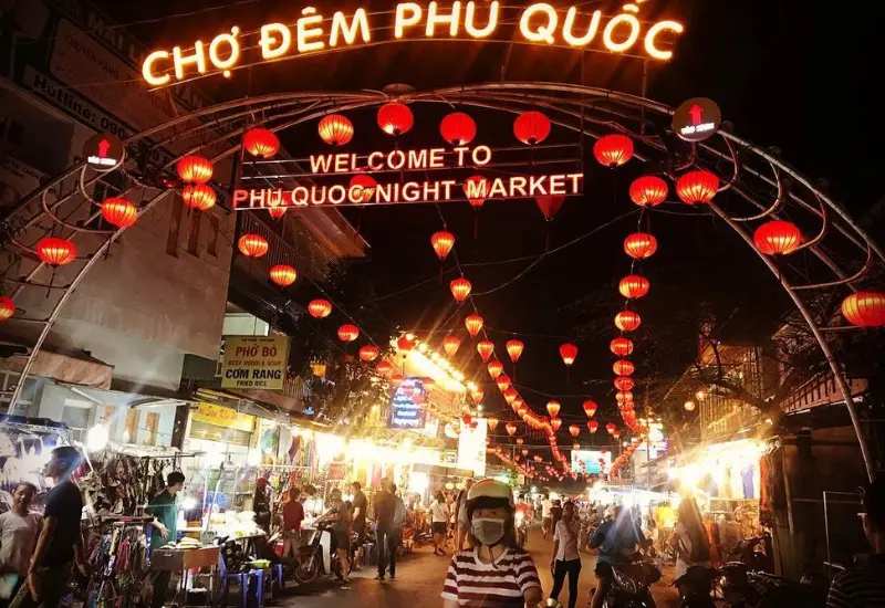 Kh&aacute;m ph&aacute; Dinh Cậu: địa điểm du lịch l&acirc;u đời tại Ph&uacute; Quốc 6