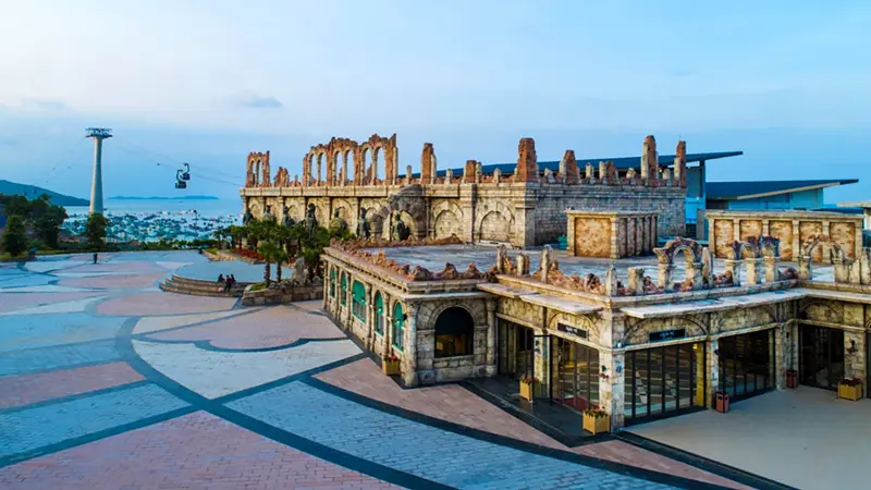 Lạc lối giữa ga An Thới đẹp như Đấu trường La M&atilde; cổ đại 3