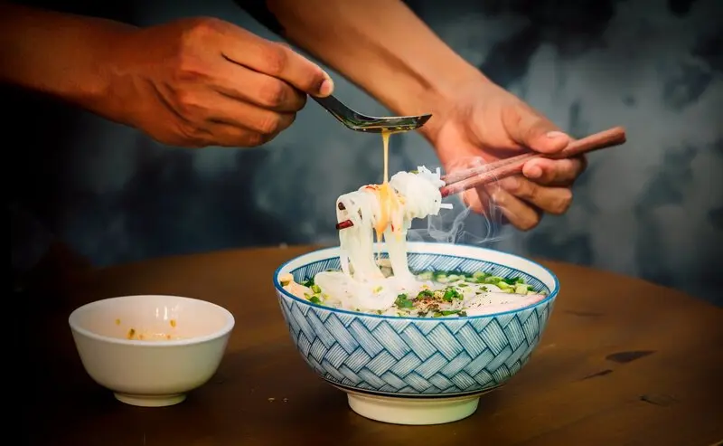 B&uacute;n Quậy Kiến X&acirc;y Ph&uacute; Quốc: Khởi nguồn của m&oacute;n ăn đậm vị biển cả 4
