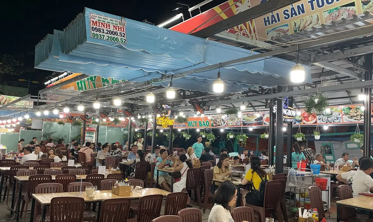 Chợ đ&ecirc;m Ph&uacute; Quốc - Thi&ecirc;n đường ăn uống chiều l&ograve;ng mọi t&iacute;n đồ ẩm thực 8