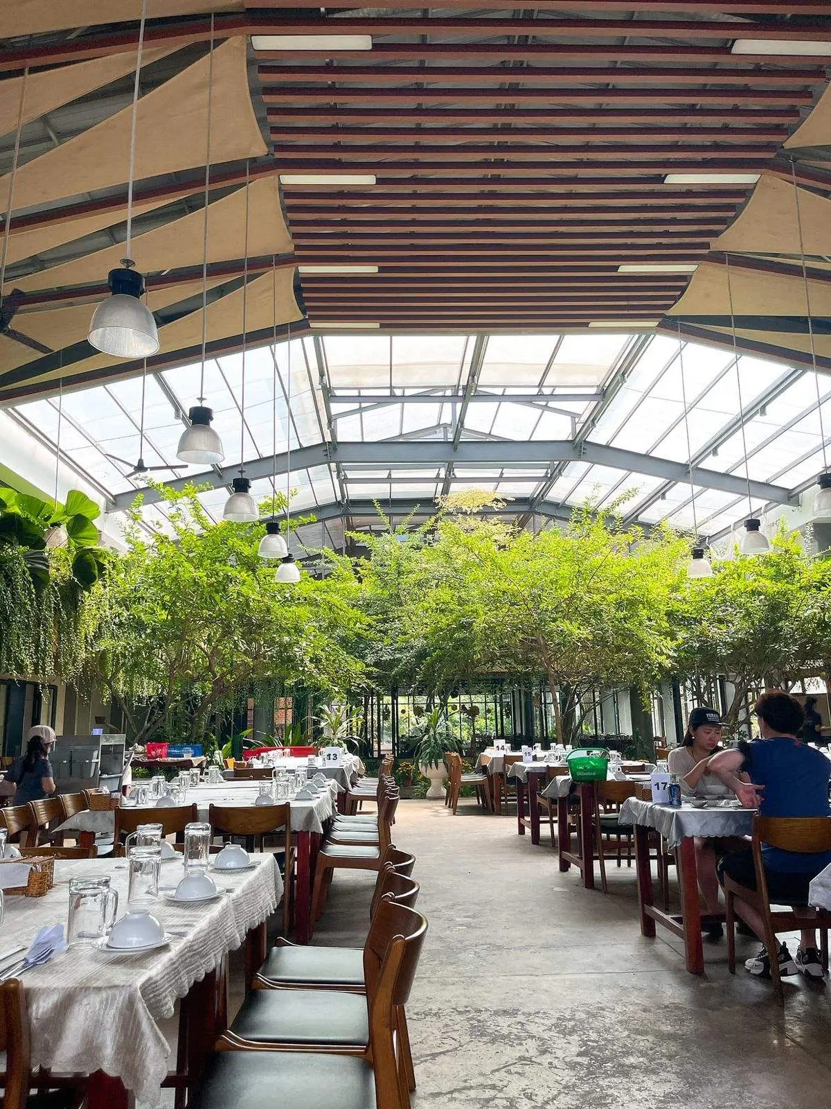 Hạnh Nhung Luxury Restaurant - Chuỗi nh&agrave; h&agrave;ng c&oacute; thiết kế đẹp v&agrave; rộng nhất Ph&uacute; Quốc 3