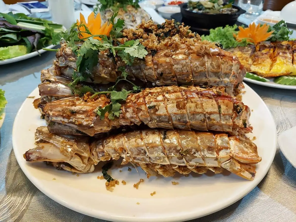 Hạnh Nhung Luxury Restaurant - Chuỗi nh&agrave; h&agrave;ng c&oacute; thiết kế đẹp v&agrave; rộng nhất Ph&uacute; Quốc 27