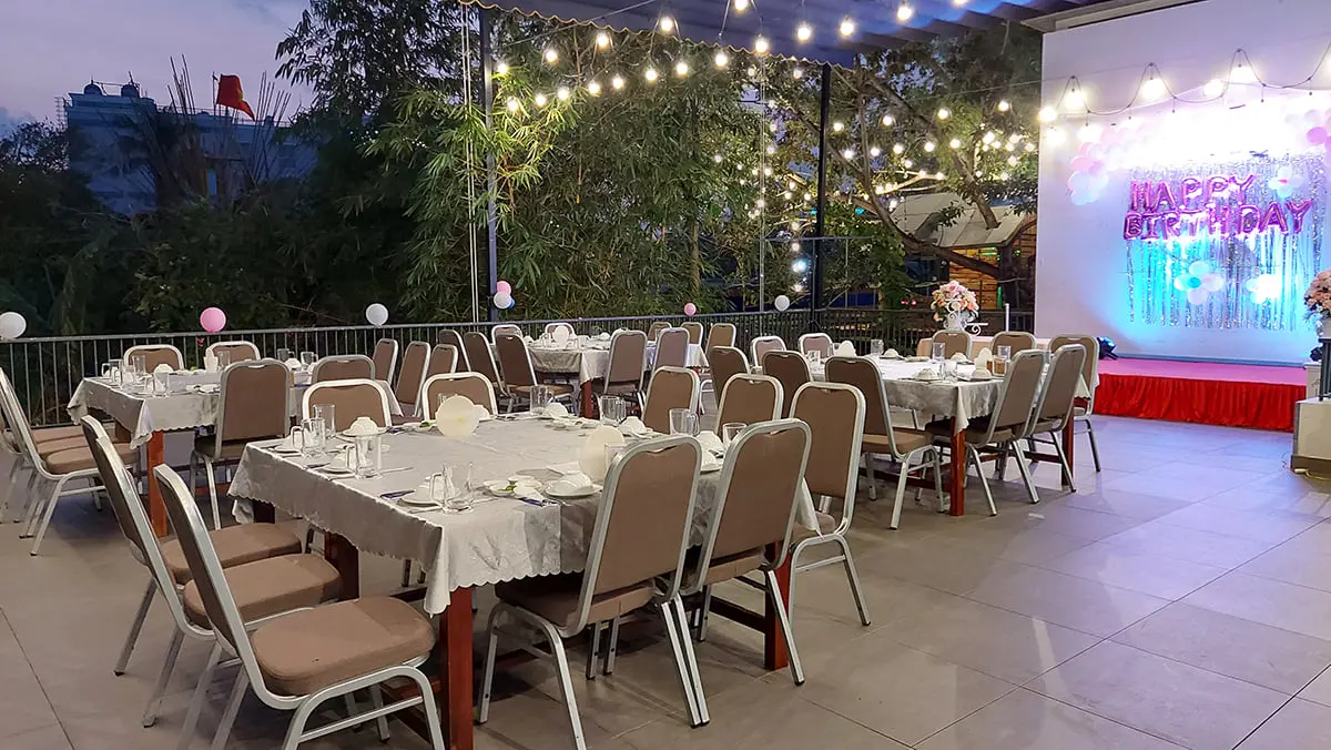 Hạnh Nhung Luxury Restaurant - Chuỗi nh&agrave; h&agrave;ng c&oacute; thiết kế đẹp v&agrave; rộng nhất Ph&uacute; Quốc 11