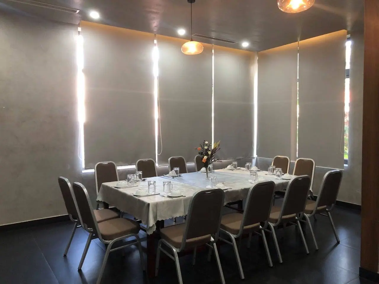 Hạnh Nhung Luxury Restaurant - Chuỗi nh&agrave; h&agrave;ng c&oacute; thiết kế đẹp v&agrave; rộng nhất Ph&uacute; Quốc 8