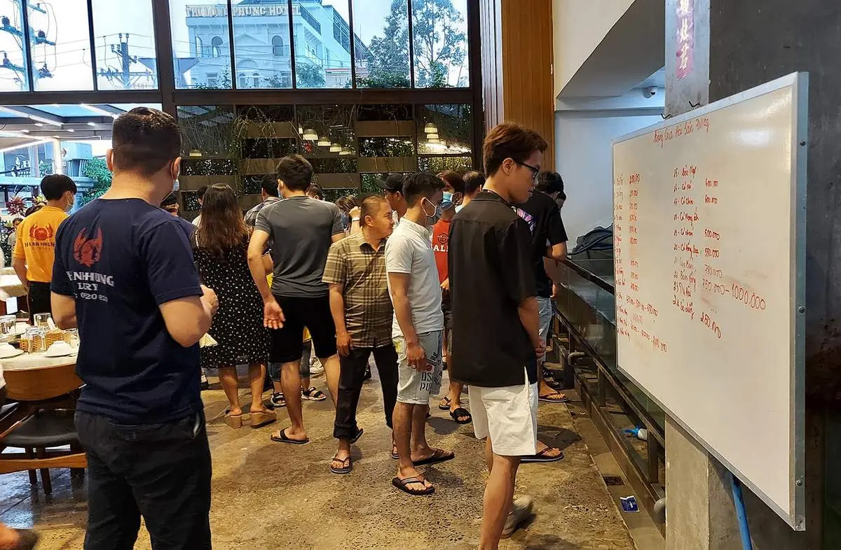 Hạnh Nhung Luxury Restaurant - Chuỗi nh&agrave; h&agrave;ng c&oacute; thiết kế đẹp v&agrave; rộng nhất Ph&uacute; Quốc 20