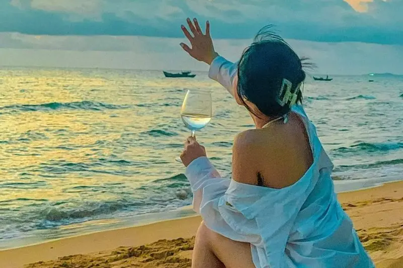 Check-in hoàng hôn Phú Quốc đẹp lịm tim như cô nàng xinh đẹp Nguyễn Thị Thuyền