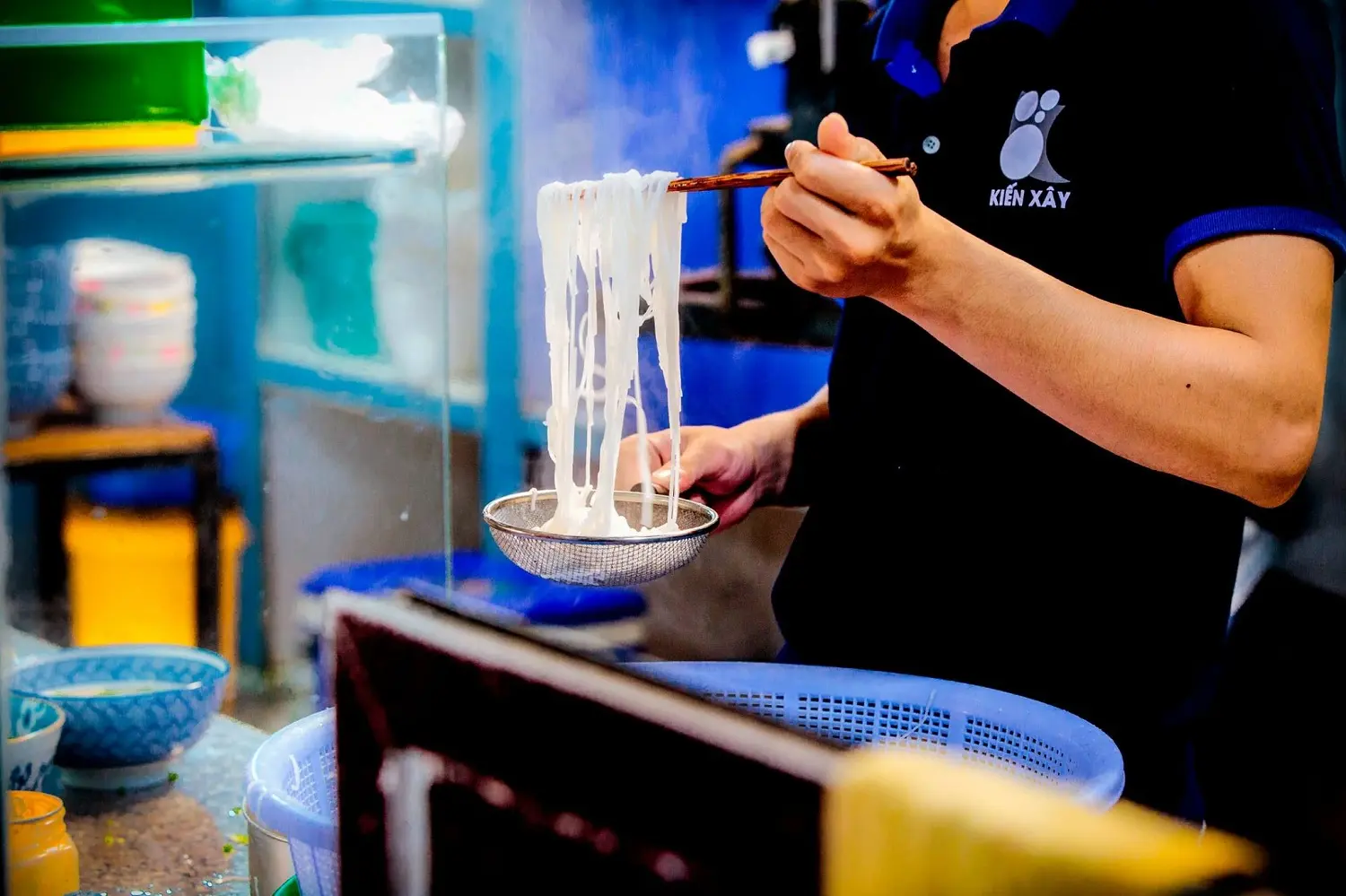 Kỳ lạ quán bún tự trả tiền tự phục vụ đông nườm nượp ở Phú Quốc 10