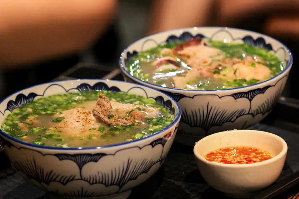 Kỳ lạ quán bún tự trả tiền tự phục vụ đông nườm nượp ở Phú Quốc 12