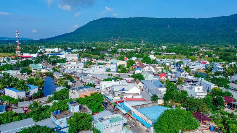 Làng chài Hàm Ninh, địa danh với vẻ đẹp yên bình đậm chất biển khơi 2