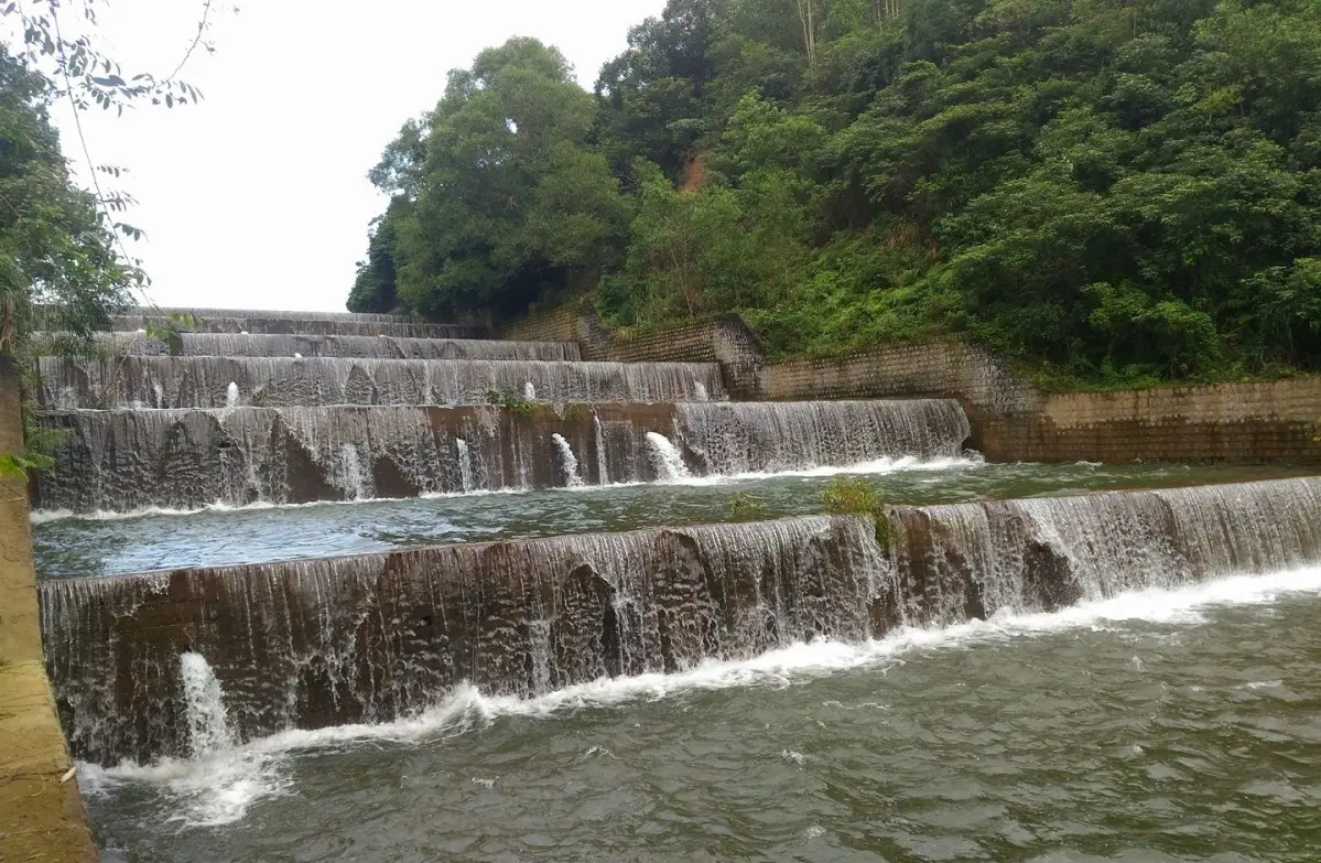 Chìm đắm với bức tranh thác nước trong ngần tại Hồ Hóc Răm Phú Yên