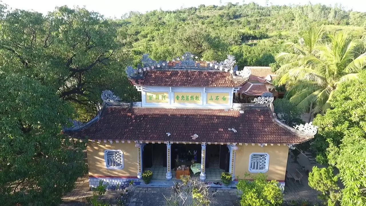 Chùa Từ Quang (Chùa Đá Trắng) Phú Yên - Cổ tự đầu tiên của xứ Nẫu