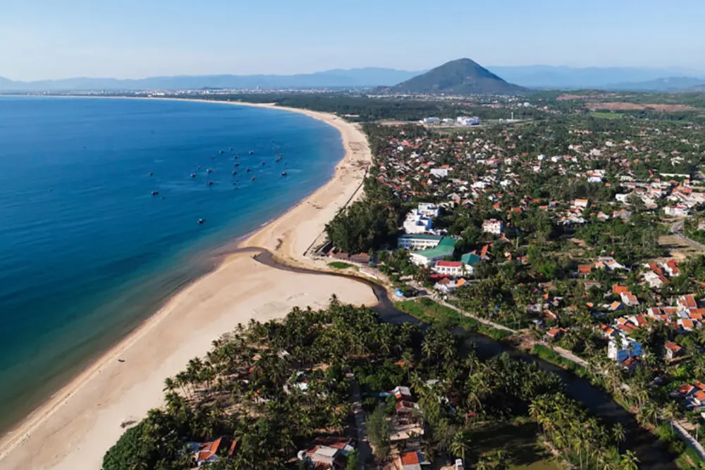 B&atilde;i biển Long Thuỷ Ph&uacute; Y&ecirc;n - N&eacute;t đẹp hoang sơ, thanh b&igrave;nh 3