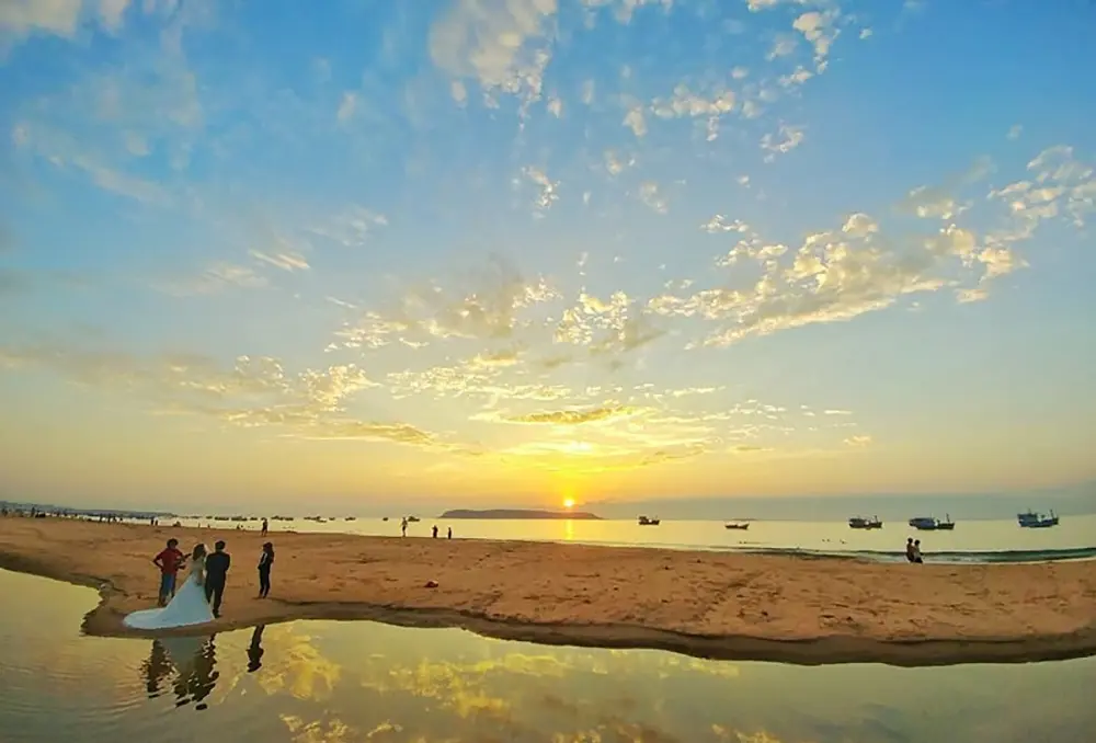 B&atilde;i biển Long Thuỷ Ph&uacute; Y&ecirc;n - N&eacute;t đẹp hoang sơ, thanh b&igrave;nh 9