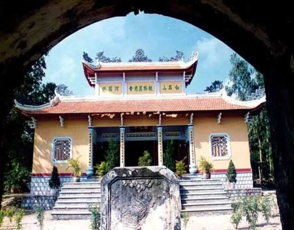 Ch&ugrave;a Từ Quang (Ch&ugrave;a Đ&aacute; Trắng) Ph&uacute; Y&ecirc;n - Cổ tự đầu ti&ecirc;n của xứ Nẫu 2