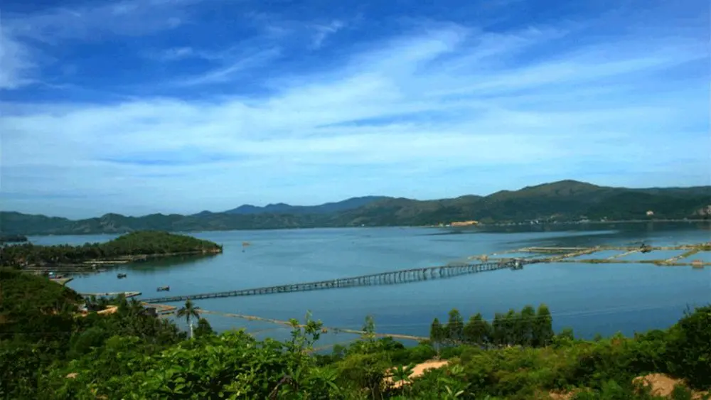 Để Đầm C&ugrave; M&ocirc;ng Ph&uacute; Y&ecirc;n gửi đến những con người bận rộn ch&uacute;t b&igrave;nh y&ecirc;n non nước 2