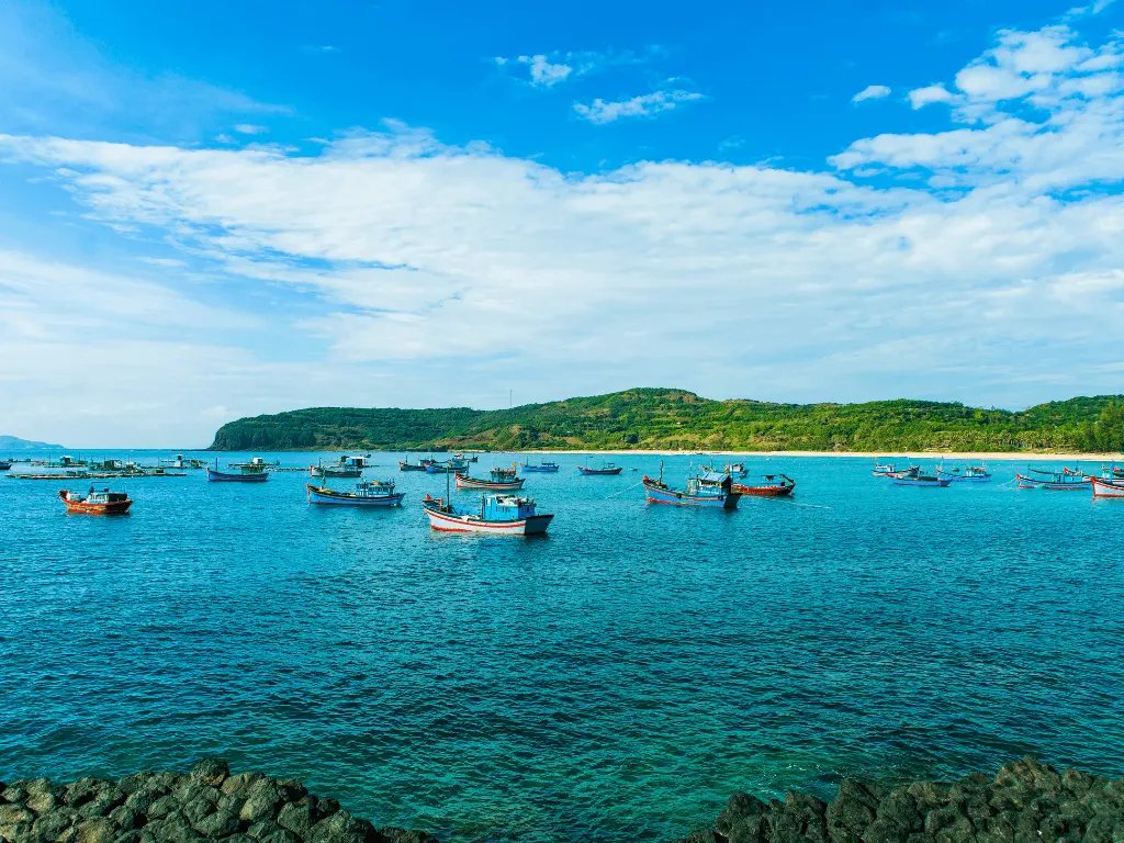Đến Vịnh Vũng R&ocirc; đắm ch&igrave;m trong vẻ đẹp hoang sơ, quyến rũ của 5