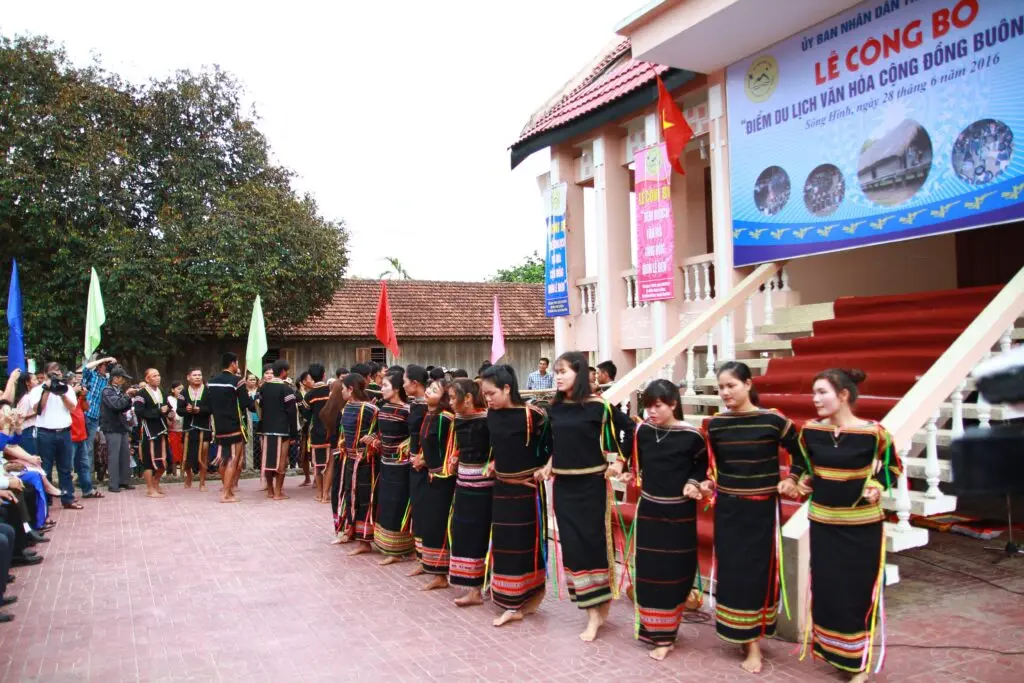Kh&aacute;m ph&aacute; Bu&ocirc;n L&ecirc; Di&ecirc;m Ph&uacute; Y&ecirc;n - Điểm du lịch văn h&oacute;a của d&acirc;n tộc &Ecirc; Đ&ecirc; 2