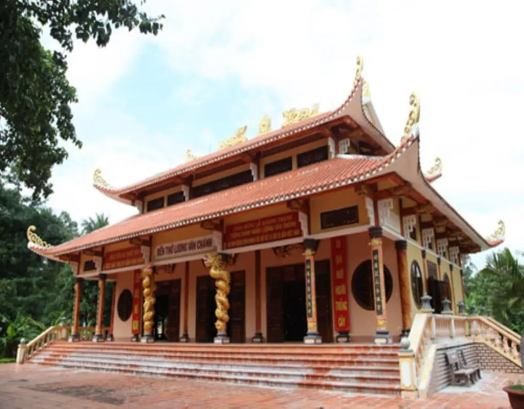 Kh&aacute;m ph&aacute; khu lăng mộ v&agrave; đền thờ Lương Văn Ch&aacute;nh Ph&uacute; Y&ecirc;n 2
