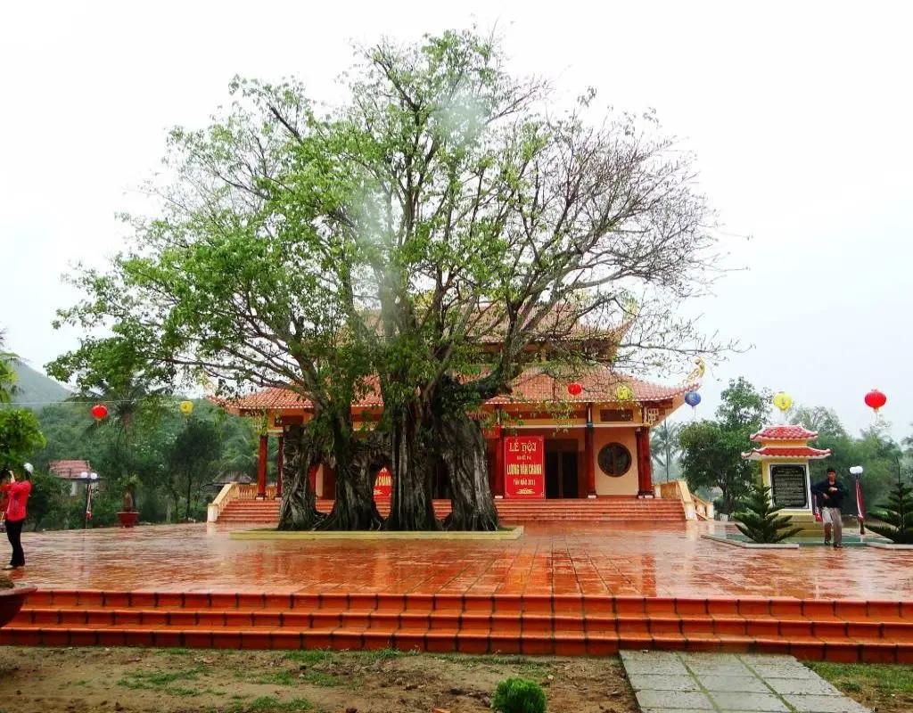 Kh&aacute;m ph&aacute; khu lăng mộ v&agrave; đền thờ Lương Văn Ch&aacute;nh Ph&uacute; Y&ecirc;n 4