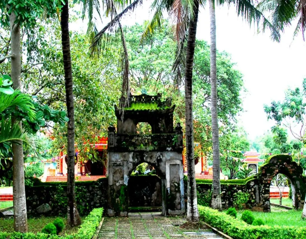 Kh&aacute;m ph&aacute; khu lăng mộ v&agrave; đền thờ Lương Văn Ch&aacute;nh Ph&uacute; Y&ecirc;n 5