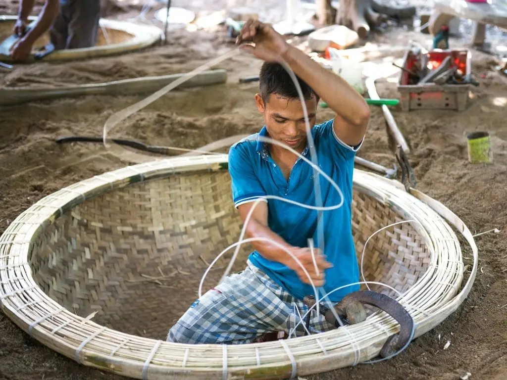 Kh&aacute;m ph&aacute; nghề đan th&uacute;ng chai Ph&uacute; Mỹ - L&agrave;ng nghề truyền thống từng bước vươn m&igrave;nh ra biển lớn 9