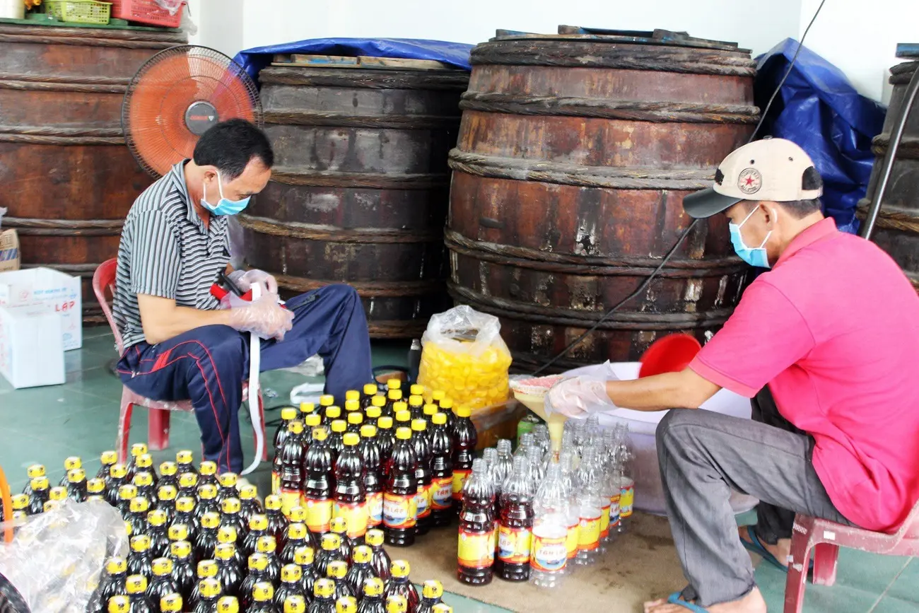 Lắng nghe c&acirc;u chuyện về L&agrave;ng nghề Nước mắm truyền thống - G&agrave;nh Đỏ Ph&uacute; Y&ecirc;n 2