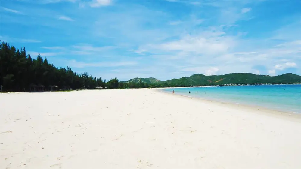 Ngẩn ngơ trước vẻ đẹp hoang sơ của b&atilde;i biển Vịnh Ho&agrave; Ph&uacute; Y&ecirc;n 2