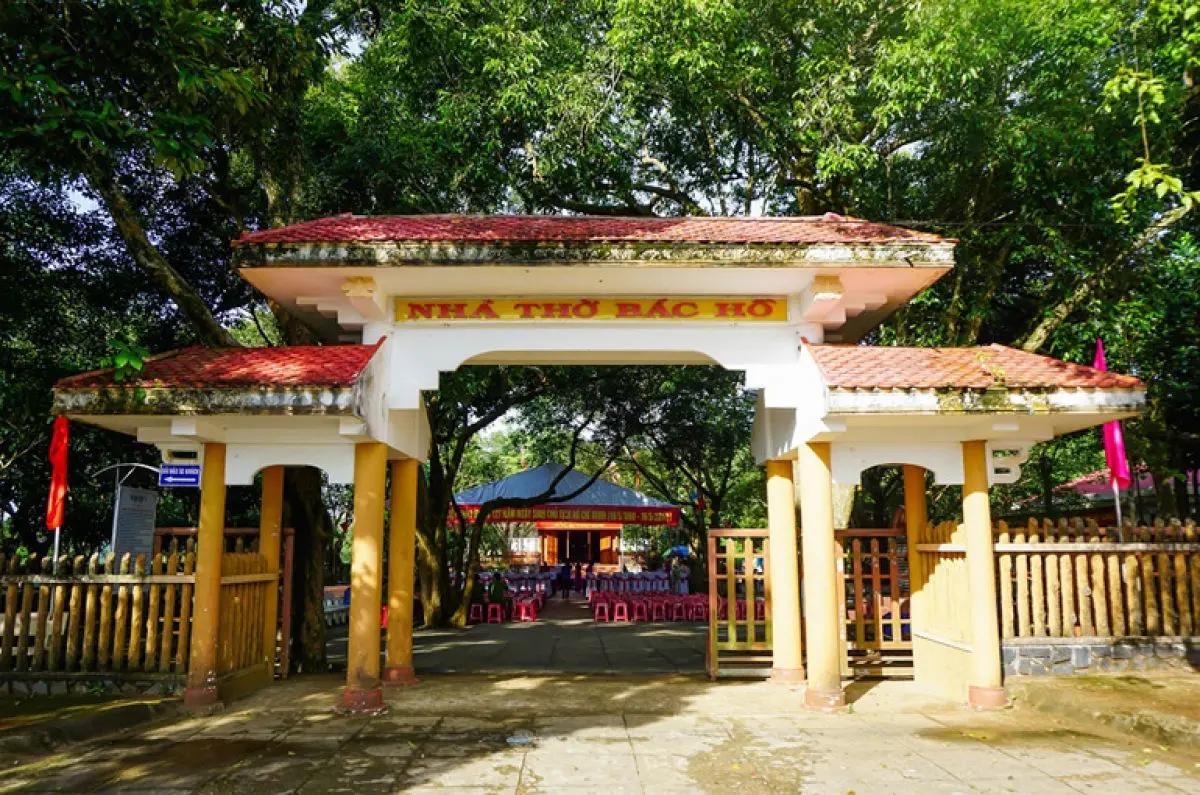 Nh&agrave; thờ B&aacute;c Hồ Ph&uacute; Y&ecirc;n - Địa điểm tưởng nhớ vị cha gi&agrave; d&acirc;n tộc đặc biệt xứ Nẫu 2