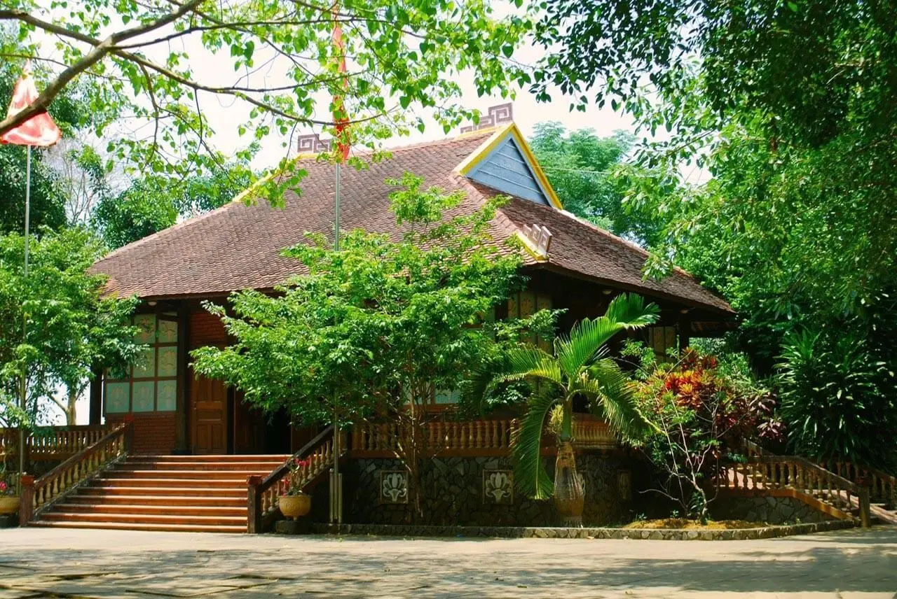 Nh&agrave; thờ B&aacute;c Hồ Ph&uacute; Y&ecirc;n - Địa điểm tưởng nhớ vị cha gi&agrave; d&acirc;n tộc đặc biệt xứ Nẫu 3