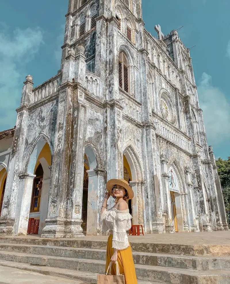 Nh&agrave; thờ Mằng Lăng Ph&uacute; Y&ecirc;n - Dấu t&iacute;ch kiến tr&uacute;c Gothic cổ xưa 7