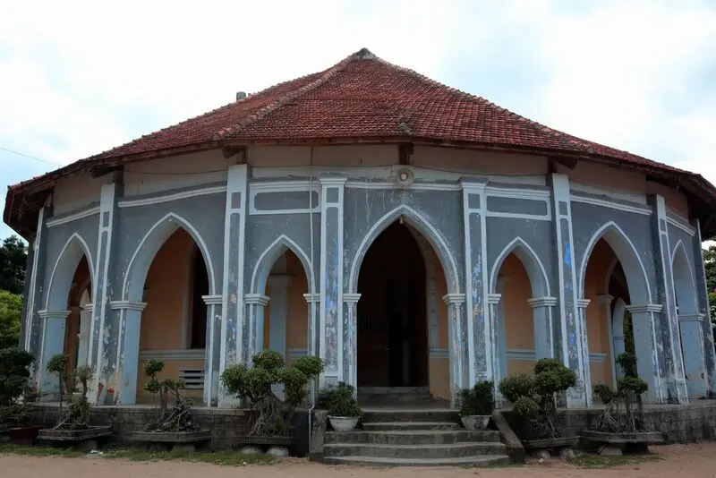 Nh&agrave; thờ Mằng Lăng Ph&uacute; Y&ecirc;n - Dấu t&iacute;ch kiến tr&uacute;c Gothic cổ xưa 9
