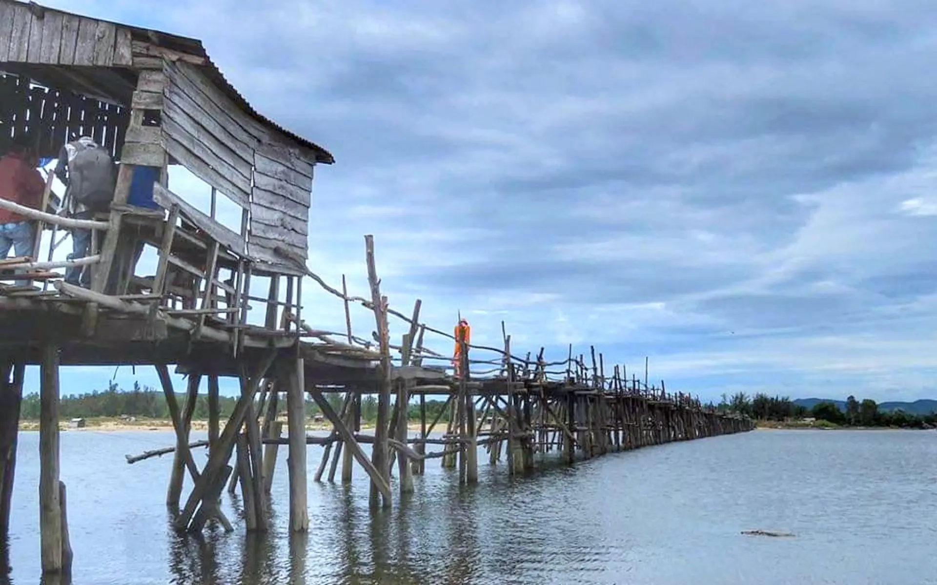 Trải nghiệm cảm giác mộc mạc với cây cầu gỗ dài nhất Việt Nam ở Phú Yên 4