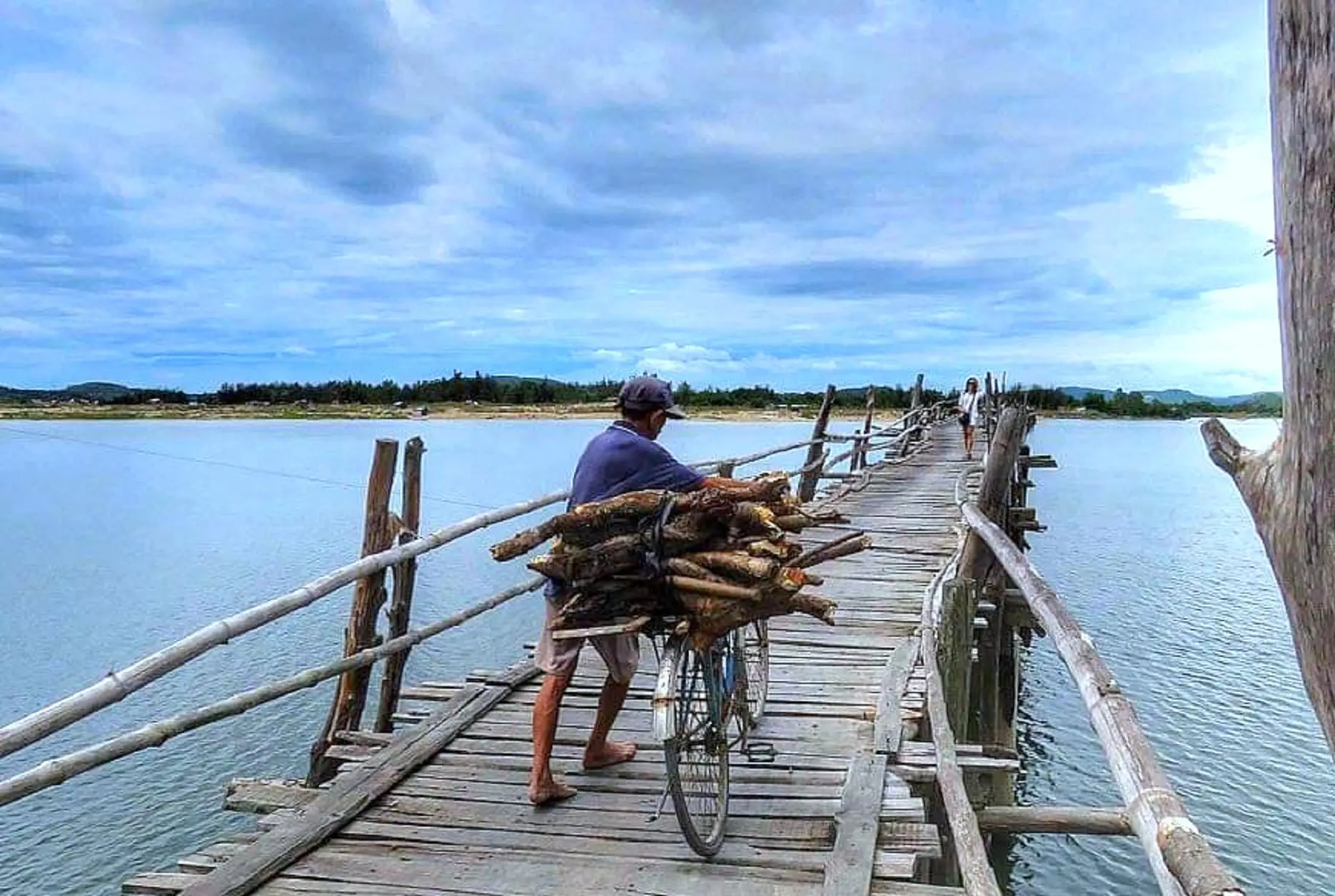 Trải nghiệm cảm giác mộc mạc với cây cầu gỗ dài nhất Việt Nam ở Phú Yên 3