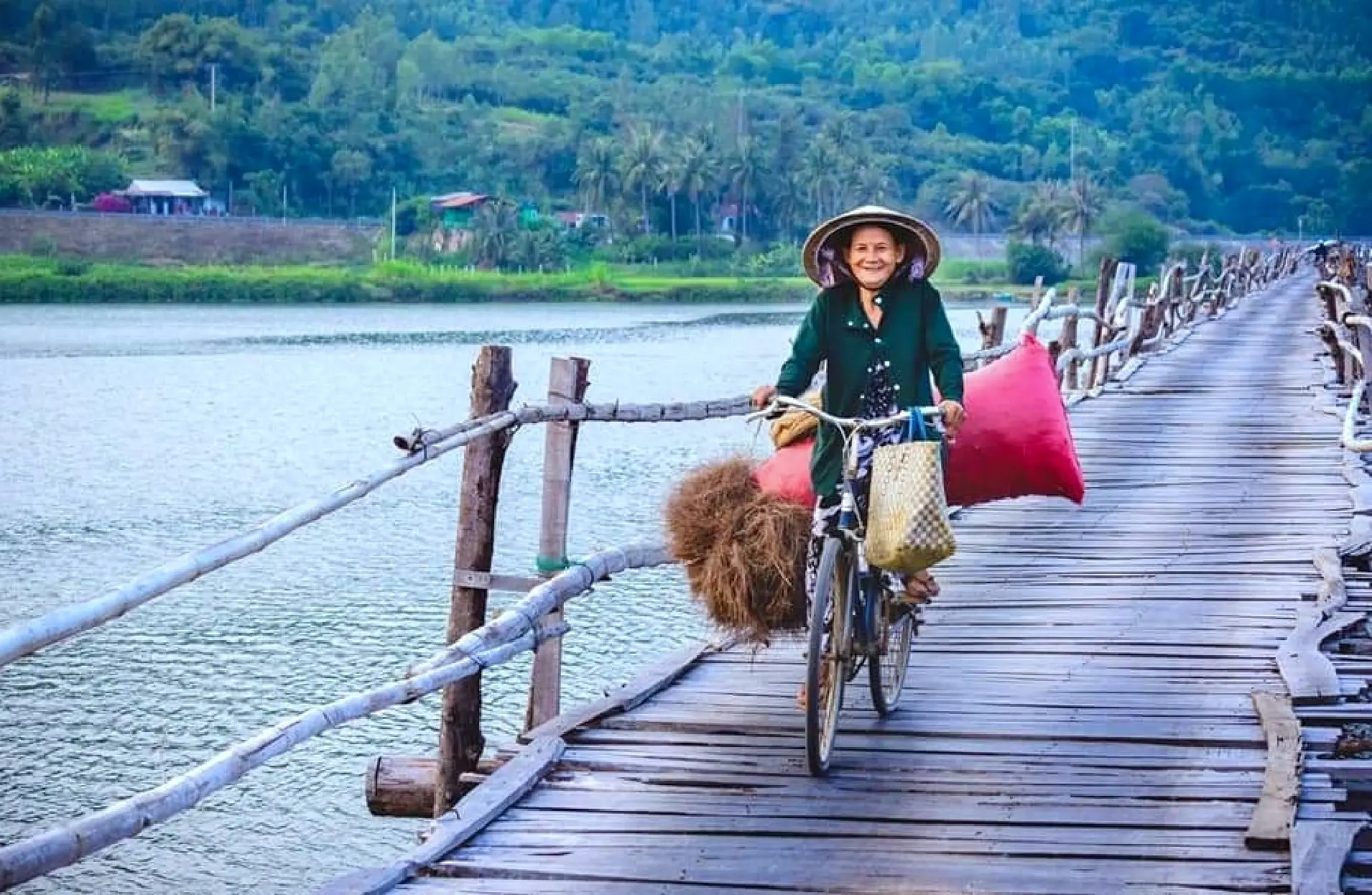 Trải nghiệm cảm giác mộc mạc với cây cầu gỗ dài nhất Việt Nam ở Phú Yên 6
