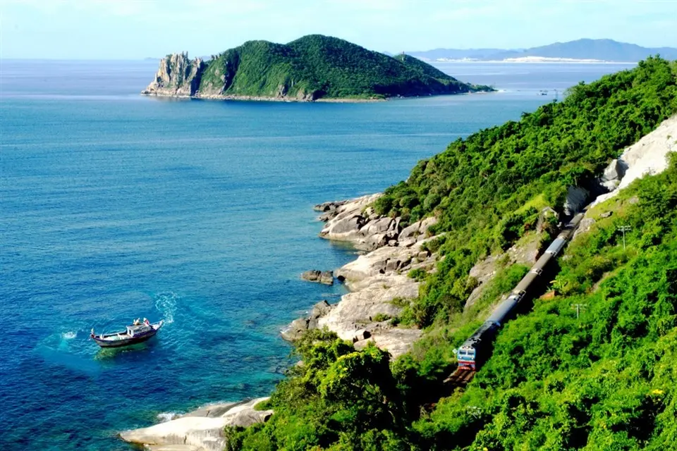 Vi Vu H&ograve;n Nưa Ph&uacute; Y&ecirc;n - Vi&ecirc;n bạch ngọc s&aacute;ng rực giữa đại dương 7