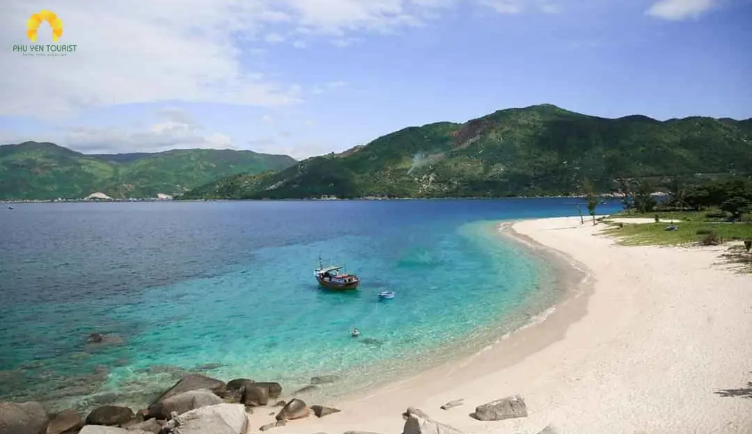 Vi Vu H&ograve;n Nưa Ph&uacute; Y&ecirc;n - Vi&ecirc;n bạch ngọc s&aacute;ng rực giữa đại dương 6