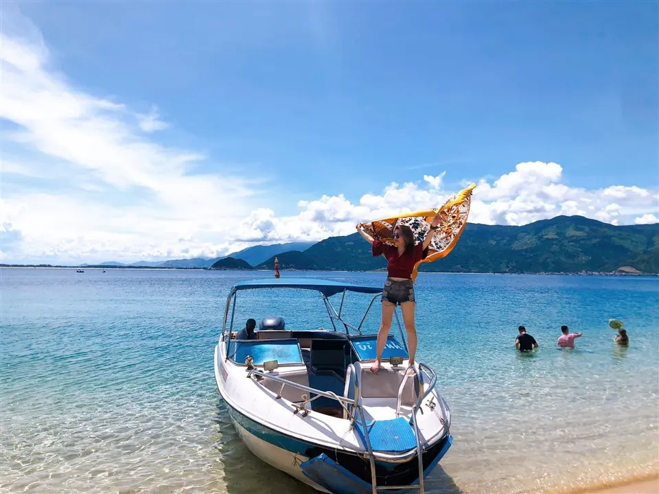 Vi Vu H&ograve;n Nưa Ph&uacute; Y&ecirc;n - Vi&ecirc;n bạch ngọc s&aacute;ng rực giữa đại dương 8