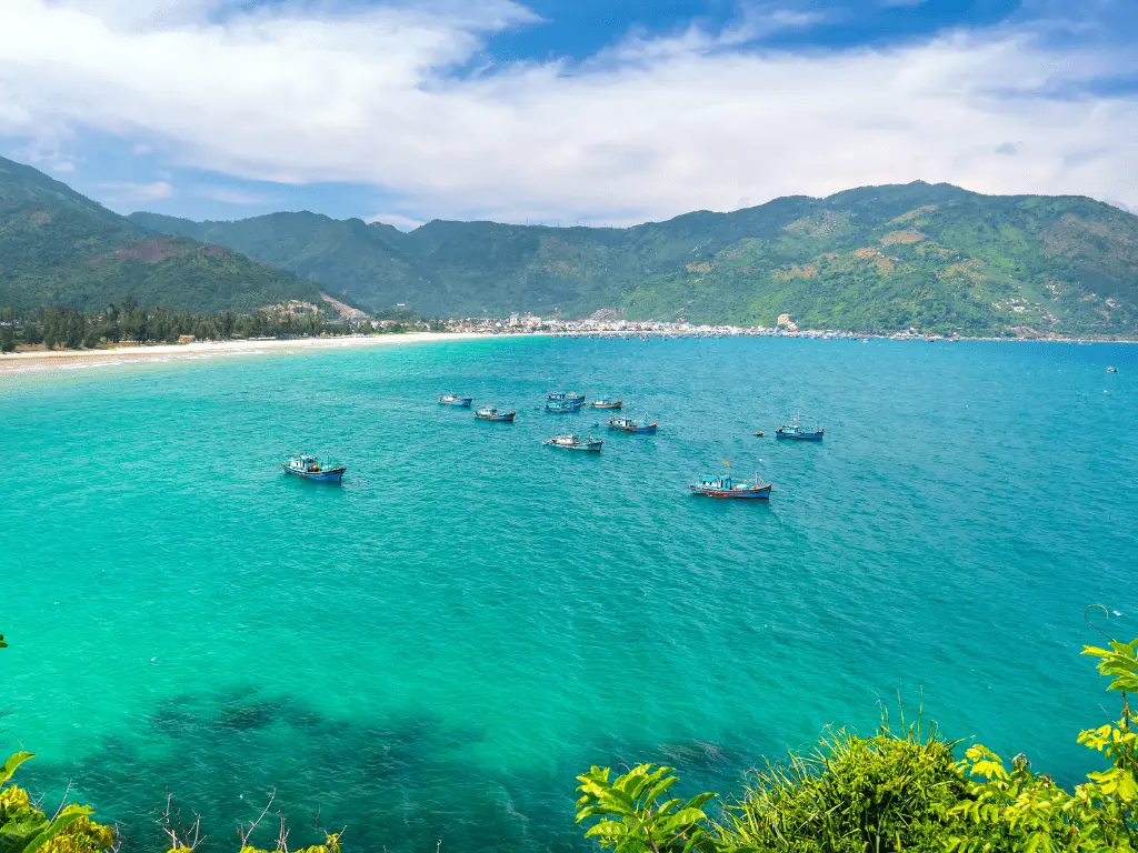 Đến Vịnh Vũng Rô đắm chìm trong vẻ đẹp hoang sơ, quyến rũ của