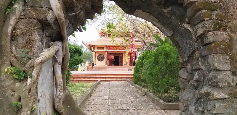 Khám phá khu lăng mộ và đền thờ Lương Văn Chánh Phú Yên