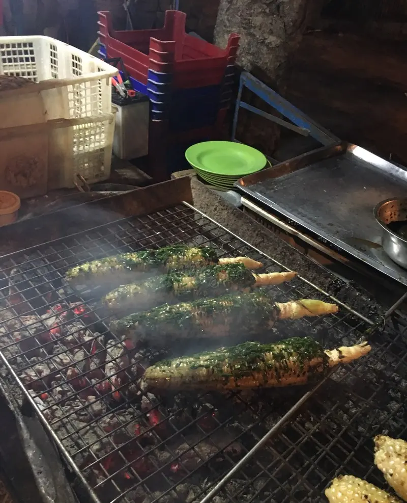 Bắp nướng mắm nêm Phú Yên - Món ngon đường phố không thể bỏ qua