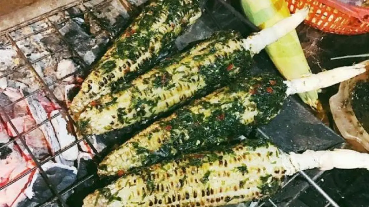 Bắp nướng mắm n&ecirc;m &ndash; M&oacute;n ăn khiến bắp nướng mỡ h&agrave;nh kh&ocirc;ng c&oacute; cửa k&egrave;o tr&ecirc;n ở Xứ Nẫu Ph&uacute; Y&ecirc;n 7