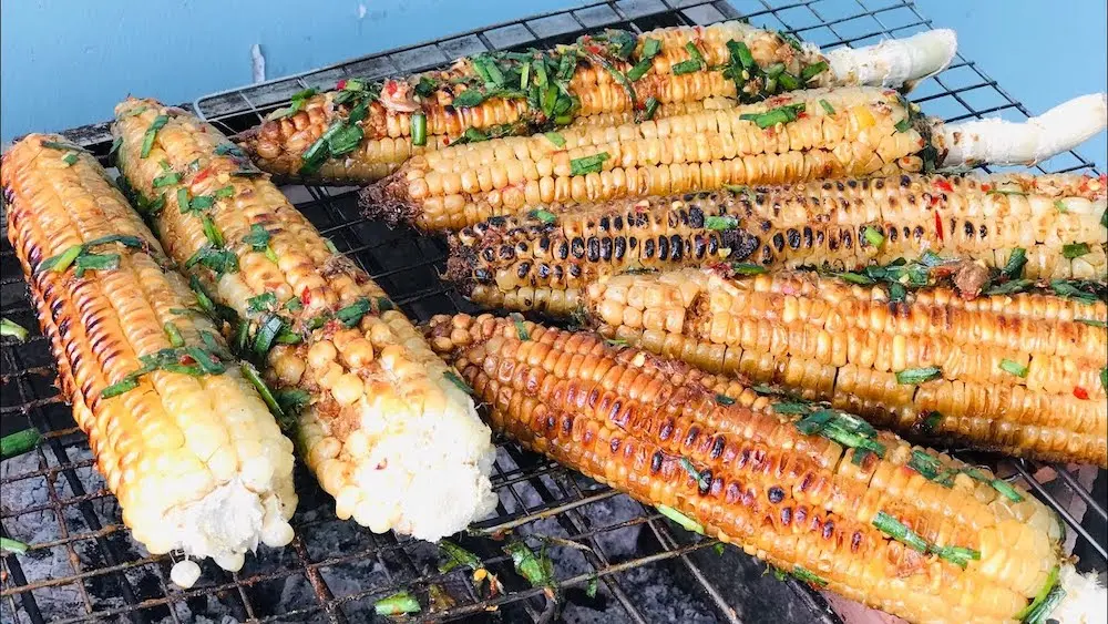Bắp nướng mắm n&ecirc;m &ndash; M&oacute;n ăn khiến bắp nướng mỡ h&agrave;nh kh&ocirc;ng c&oacute; cửa k&egrave;o tr&ecirc;n ở Xứ Nẫu Ph&uacute; Y&ecirc;n 3