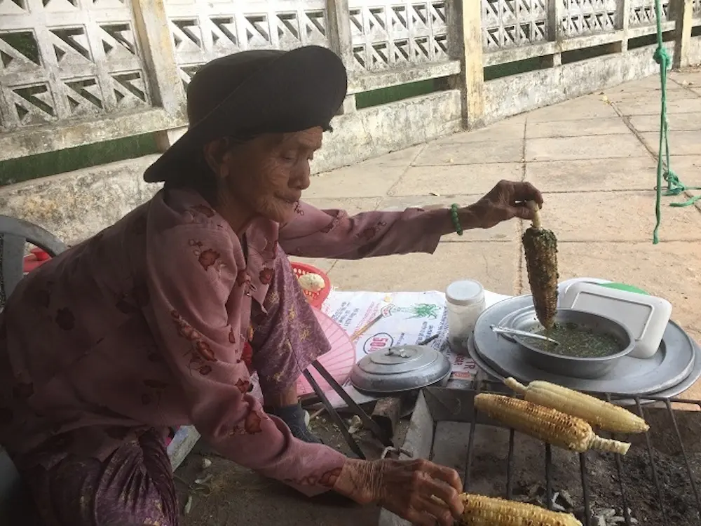 Bắp nướng mắm n&ecirc;m &ndash; M&oacute;n ăn khiến bắp nướng mỡ h&agrave;nh kh&ocirc;ng c&oacute; cửa k&egrave;o tr&ecirc;n ở Xứ Nẫu Ph&uacute; Y&ecirc;n 6